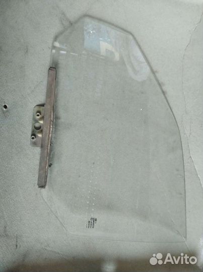 Стекло двери переднее правое / левое ваз 2110