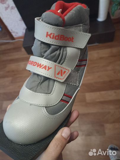 Лыжные ботинки