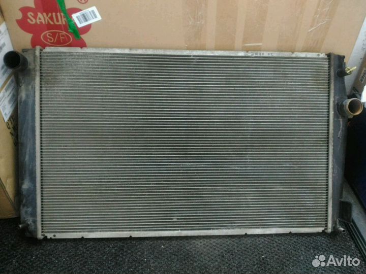 Радиатор охлаждения двигателя на RAV-4(3 поколение