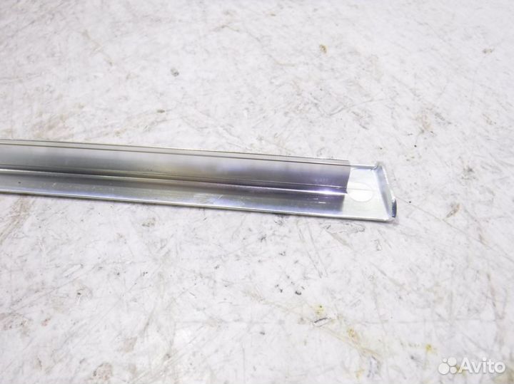 Молдинг двери задней правой