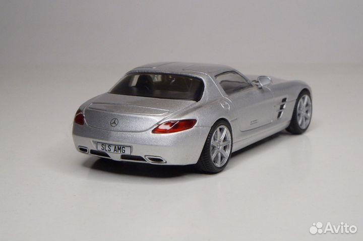 Модель Mercedes-Benz SLS AMG