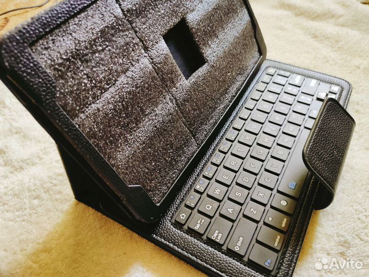 Клавиатура Bluetooth русскоязычная с чехлом