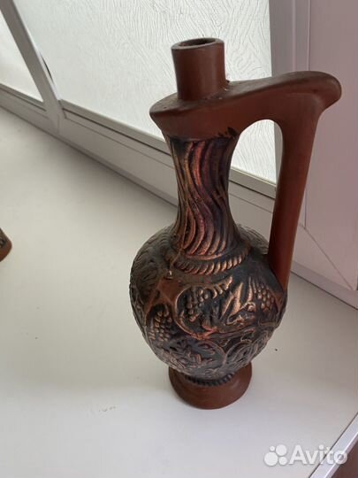 Графиныглиняные 2 шт