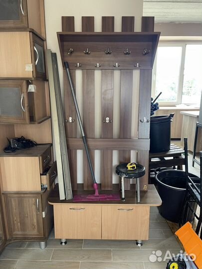 Вешалка настенная с тумбой