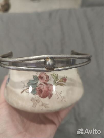 Старенькая сахарница