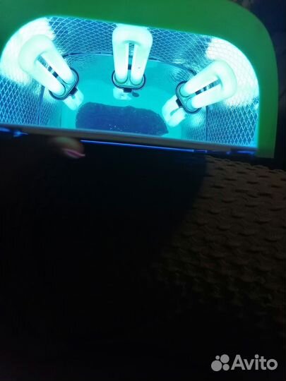 Ультрафиолетовая лампа для ногтей