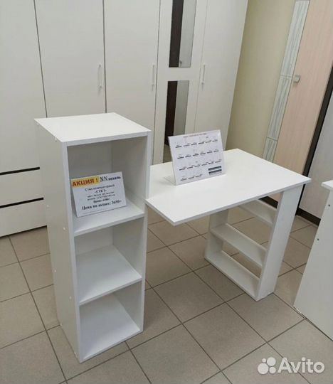 Рабочий стол с этажеркой