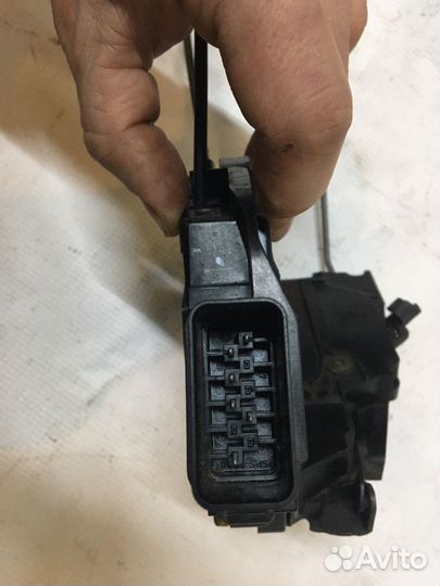 Замок двери задней левой Mazda 3 BK