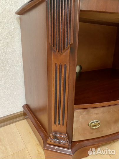 Тумба под тв из массива, Италия