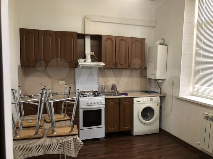 2-к. квартира, 55 м², 1/3 эт.