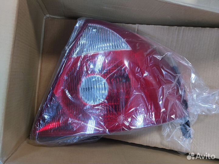 Фонарь задний правый Ford Mondeo 3