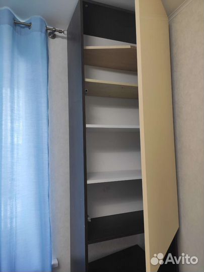 Письменный стол с ящиками и полками