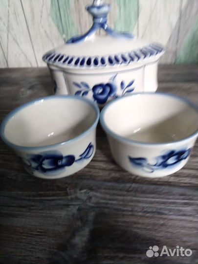 Сахарница и 2 розетки