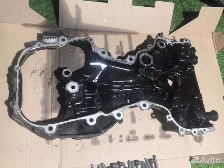 Крышка грм с масляным насосом Nissan x-trail T31