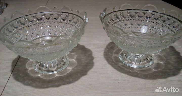 Стеклянные вазы на подставке времен СССР