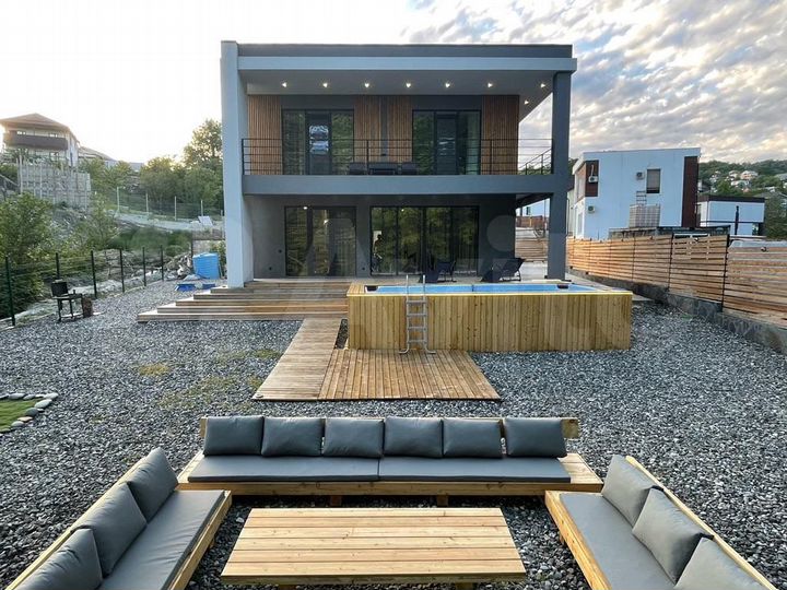 Дом 230 м² на участке 6 сот.