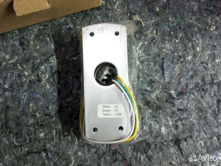 Кнопка выхода накладная