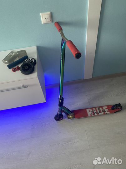 Трюковой самокат и детали детский неоновый