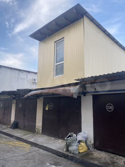 Гараж, > 30 м²