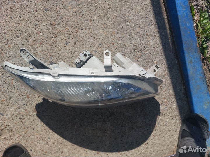 Фара передняя правая toyota corolla Fielder