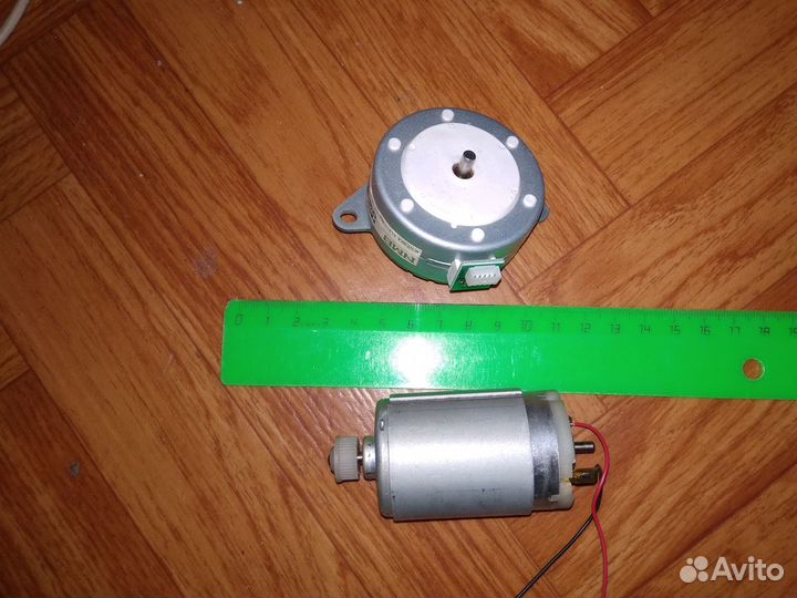 Шаговый двигатель