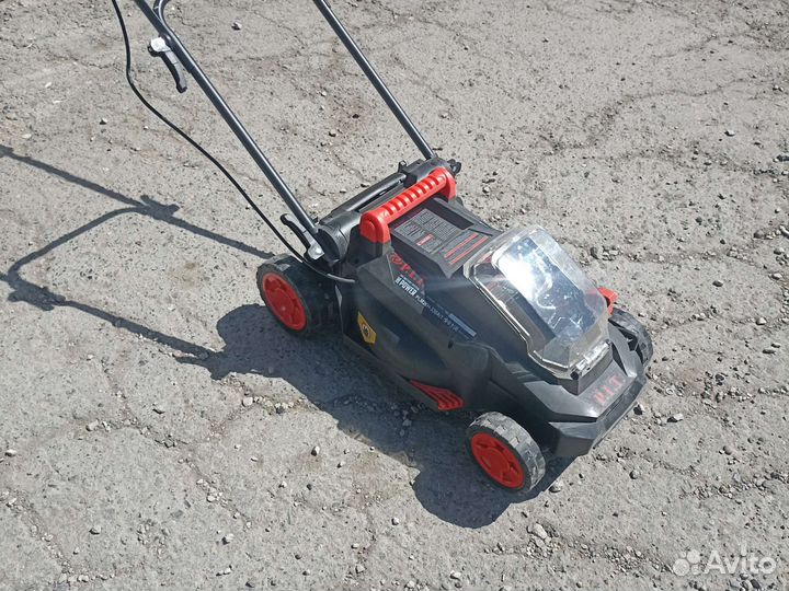 Аккумуляторная газонокосилка PIT One Power