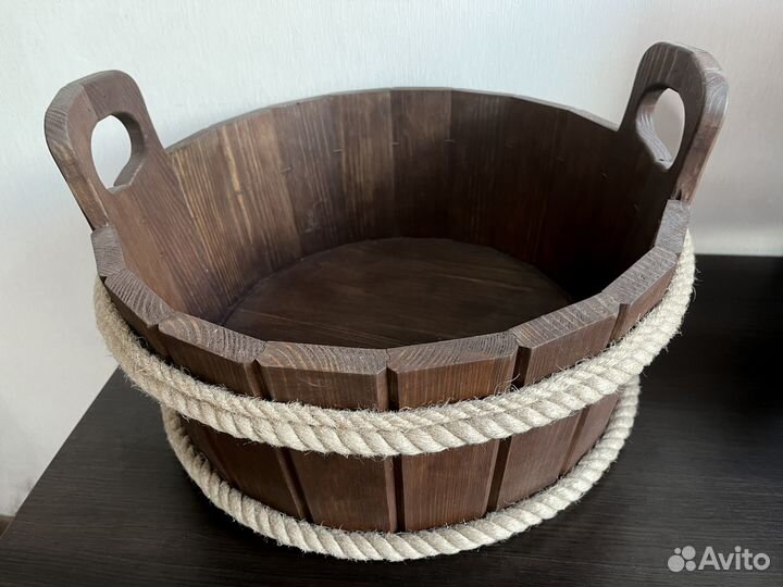 Декоративная деревянная бадейка