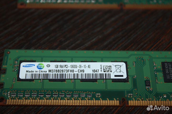 Два модуля памяти Samsung DDR3/1GB x 2/1333мгц