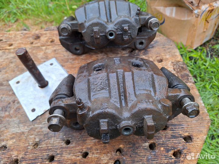 Суппорта тормозные передние chariot grandis n84