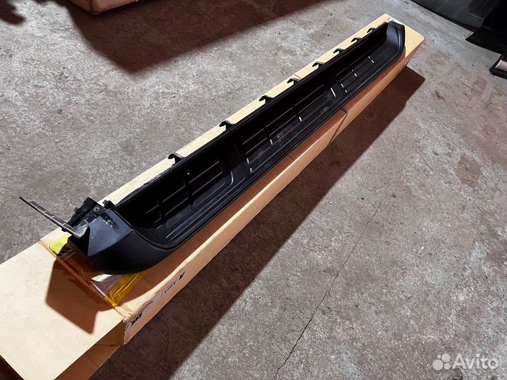 Накладка правой подножки Toyota Fortuner 15