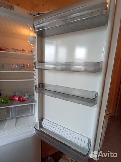 Холодильник Hotpoint Ariston