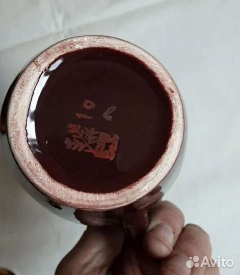 Кувшин со стопками