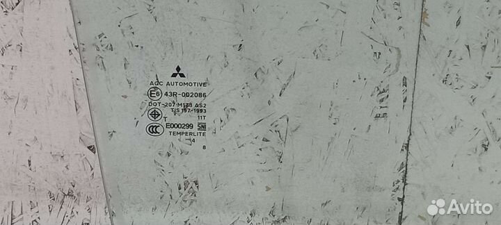 Стекло переднее правое Mitsubishi Pajero Sport 2