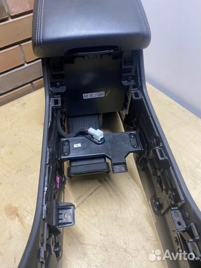 Подлокотник Hyundai Tucson TL 2.0 D4HA 2019