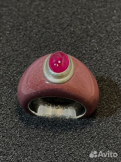 Кольцо из мукаита с рубином