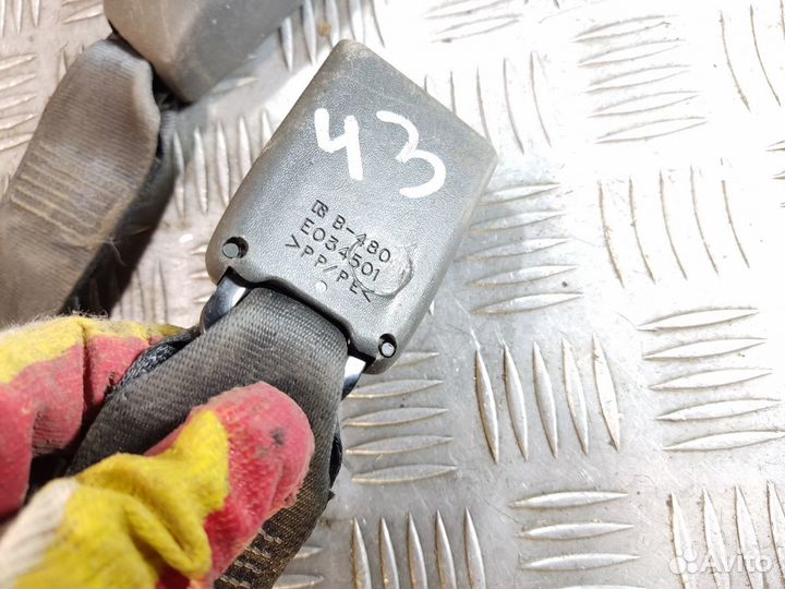 Ответная часть ремня безопасности Nissan Navara d4