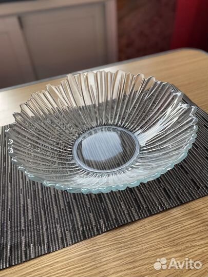 Стеклянная ваза под фрукты