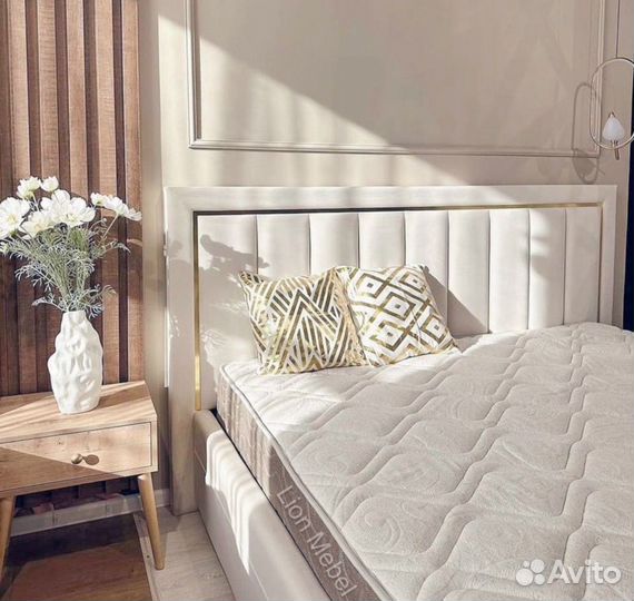 Кровать двухспальная с подьемным механизмом