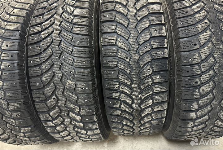 Bridgestone Blizzak Spike-01 205/70 R15