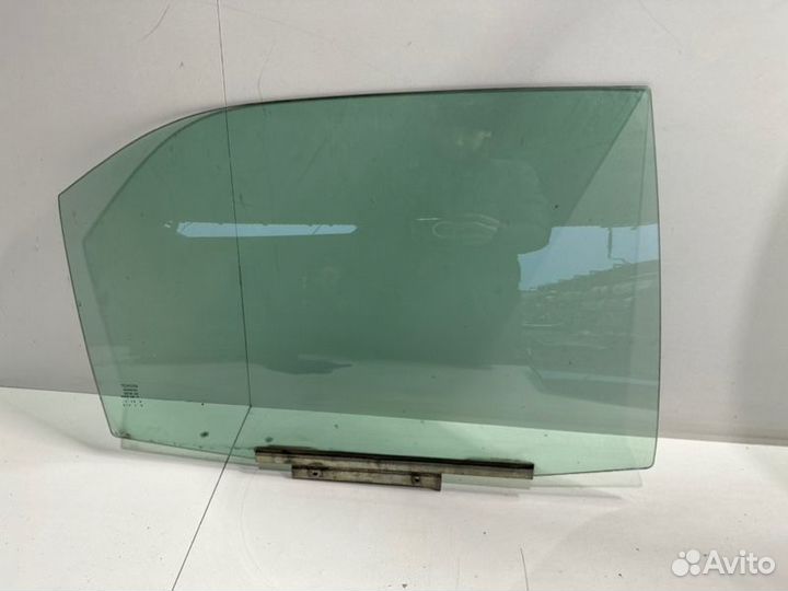 Стекло двери опускное заднее правое Toyota Camry