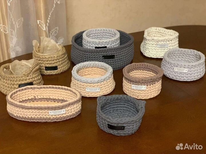 Джутовая корзинка вязаная