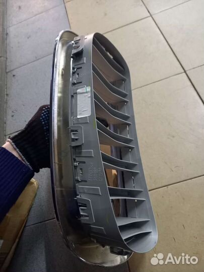 Решётка радиатора правая BMW X5 F15
