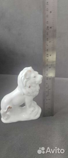 Статуэтка лев