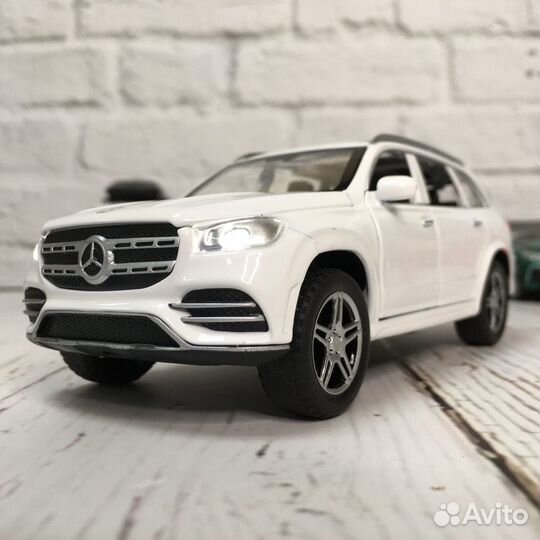 Машинка Мерседес со звуковыми световыми сигналами