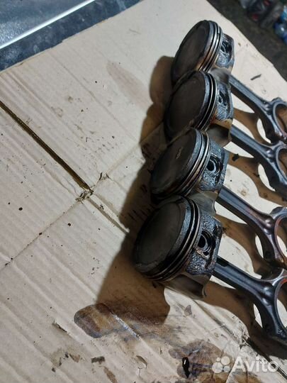 Поршень с шатуном Skoda Octavia A4 1.4 16V 75лс