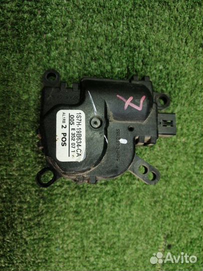 Сервопривод заслонки печки Ford Focus 2 седан 1.8