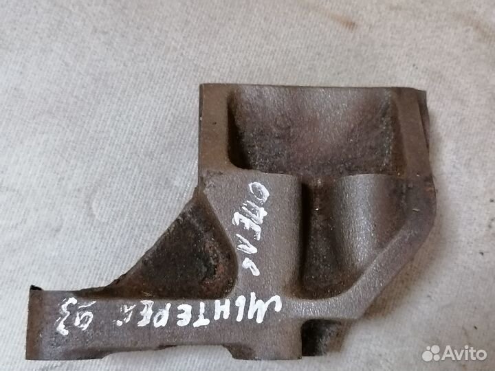 Кронштейн крепления генератора Opel Monterey A