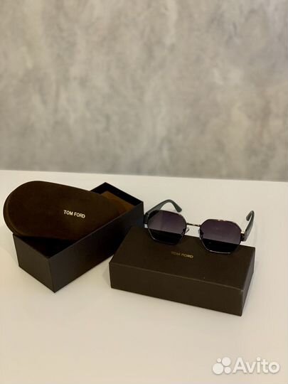 Солнцезащитные очки Tom Ford