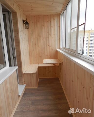 Шкаф встроеный деревянный на балкон