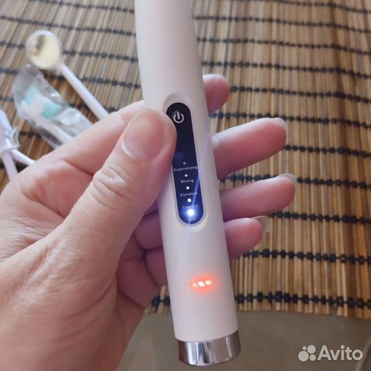 Электрическая зубная щетка